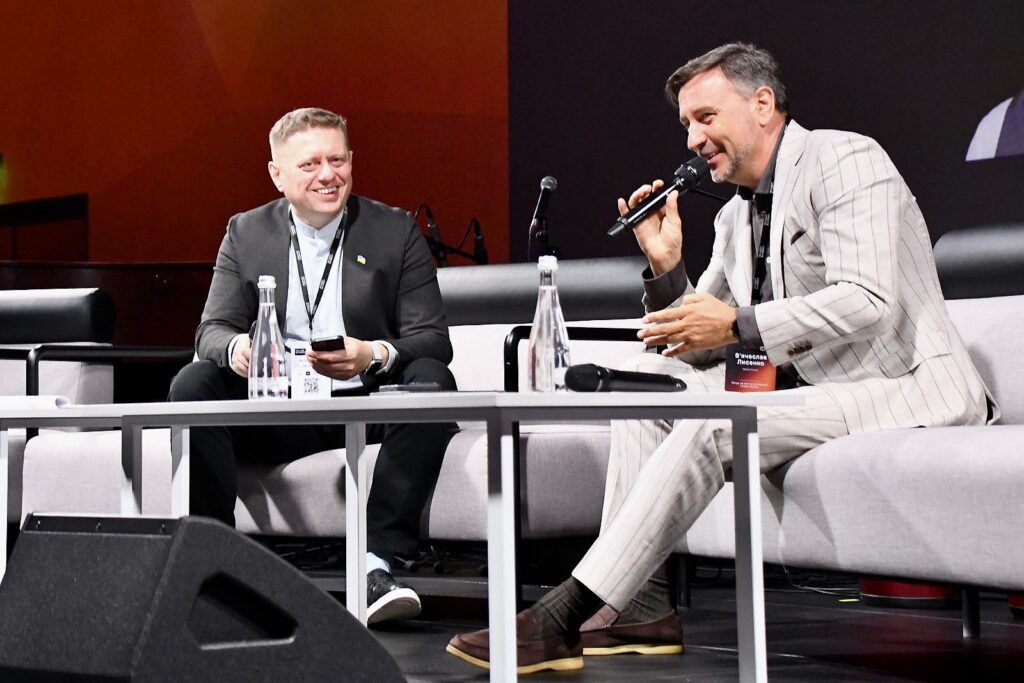 Співвласник Meest Group В'ячеслав Лисенко презентує стратегію логістичної експансії на Міжнародному економічному форумі 2025